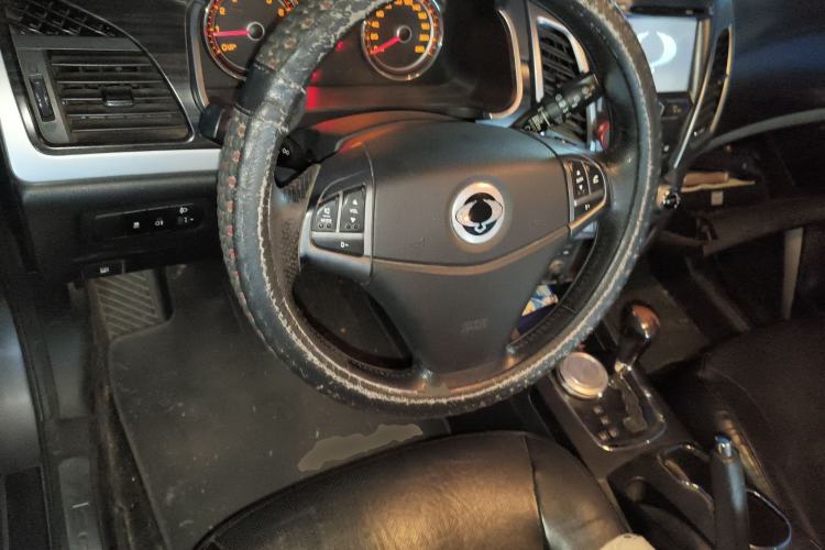 Used SsangYong Korando 2014 2.0L Gasoline Two-Wheel Drive Automatic Luxury Navigation Edition Steering Wheel