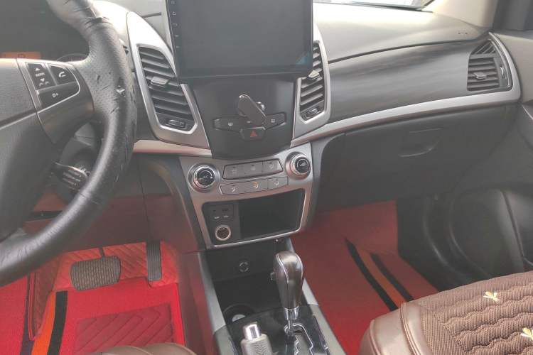 Used SsangYong Korando 2014 2.0L Gasoline Two-Wheel Drive Automatic Elite Navigation Edition Audio And AC Panel