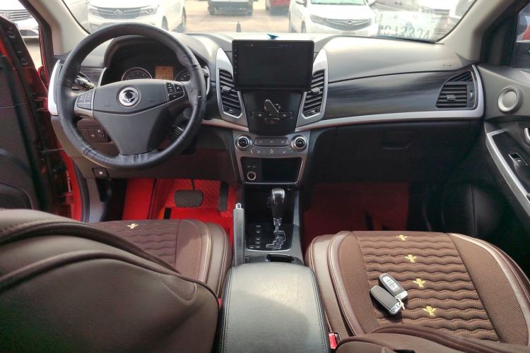 Used SsangYong Korando 2014 2.0L Gasoline Two-Wheel Drive Automatic Elite Navigation Edition Center Console
