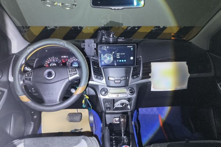 Used SsangYong Korando 2014 2.0L Gasoline 4x4 Automatic Luxury Navigation Edition Center Console