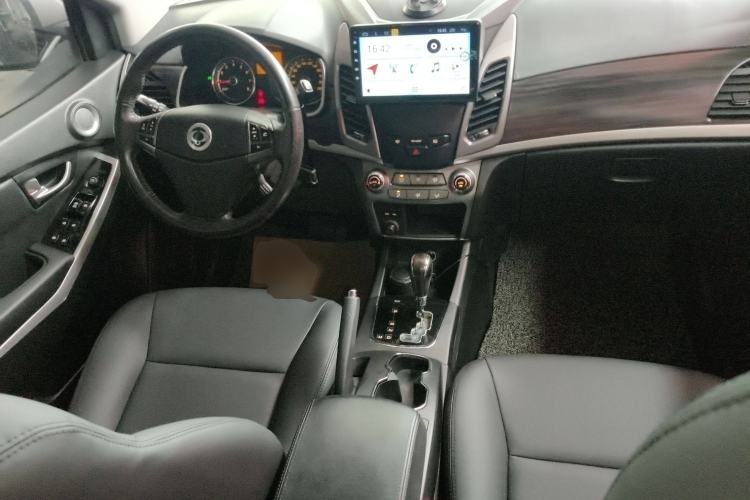 Used SsangYong Korando 2014 2.0L Gasoline Two-Wheel Drive Automatic Elite Navigation Edition Center Console