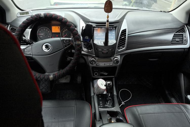 Used SsangYong Korando 2014 2.0L Gasoline Two-Wheel Drive Automatic Luxury Navigation Edition Center Console