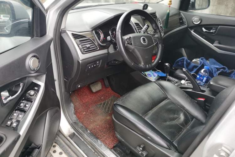 Used SsangYong Korando 2014 2.0L Gasoline 4x4 Automatic Luxury Navigation Edition Driver Seat