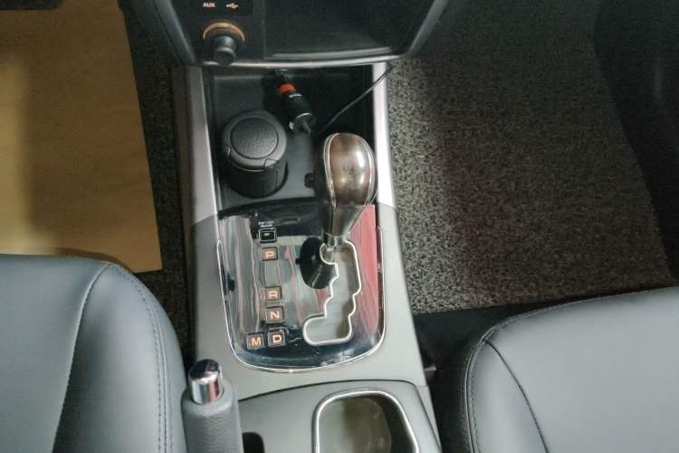 Used SsangYong Korando 2014 2.0L Gasoline Two-Wheel Drive Automatic Elite Navigation Edition Gear Lever