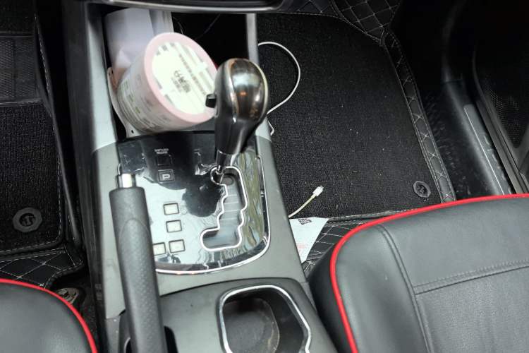 Used SsangYong Korando 2014 2.0L Gasoline Two-Wheel Drive Automatic Luxury Navigation Edition Gear Lever