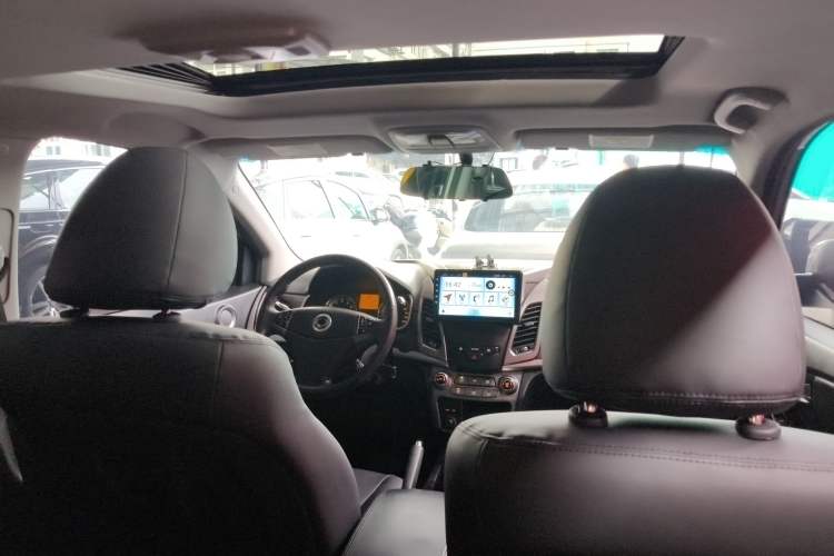 Used SsangYong Korando 2014 2.0L Gasoline Two-Wheel Drive Automatic Elite Navigation Edition Headliner