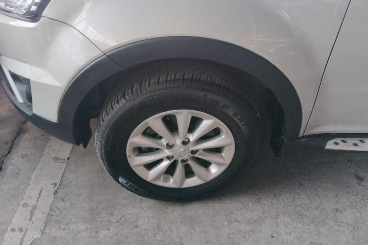 Used SsangYong Korando 2014 2.0L Gasoline Two-Wheel Drive Automatic Elite Navigation Edition Left Front Wheel Hub