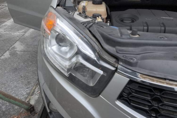 Used SsangYong Korando 2014 2.0L Gasoline Two-Wheel Drive Automatic Luxury Navigation Edition Right Front Headlight
