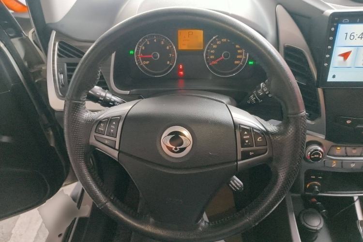 Used SsangYong Korando 2014 2.0L Gasoline Two-Wheel Drive Automatic Elite Navigation Edition Steering Wheel