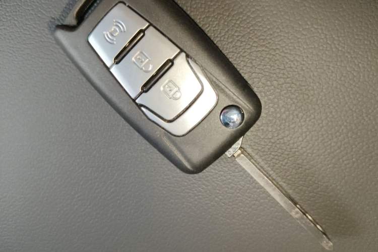 Used SsangYong Korando 2014 2.0L Gasoline Two-Wheel Drive Automatic Elite Navigation Edition Vehicle Key