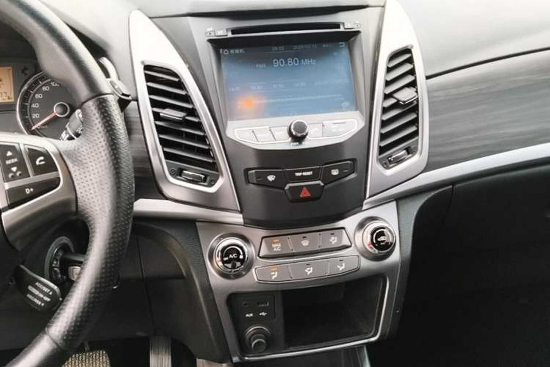 Used SsangYong Korando 2014 2.0L Gasoline Two-Wheel Drive Automatic Elite Navigation Edition Audio And AC Panel