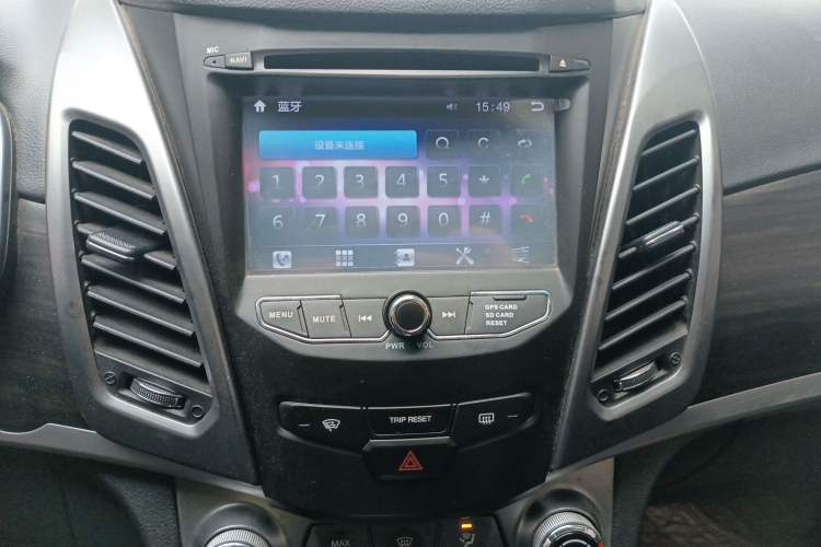 Used SsangYong Korando 2014 2.0L Gasoline Two-Wheel Drive Automatic Elite Navigation Edition Audio And AC Panel