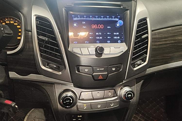 Used SsangYong Korando 2014 2.0L Gasoline Two-Wheel Drive Automatic Elite Navigation Edition Audio And AC Panel