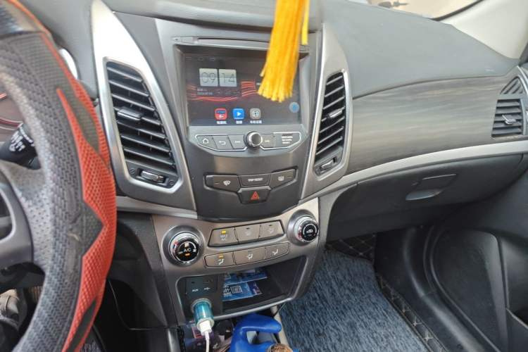 Used SsangYong Korando 2014 2.0L Gasoline Two-Wheel Drive Automatic Elite Navigation Edition Audio And AC Panel