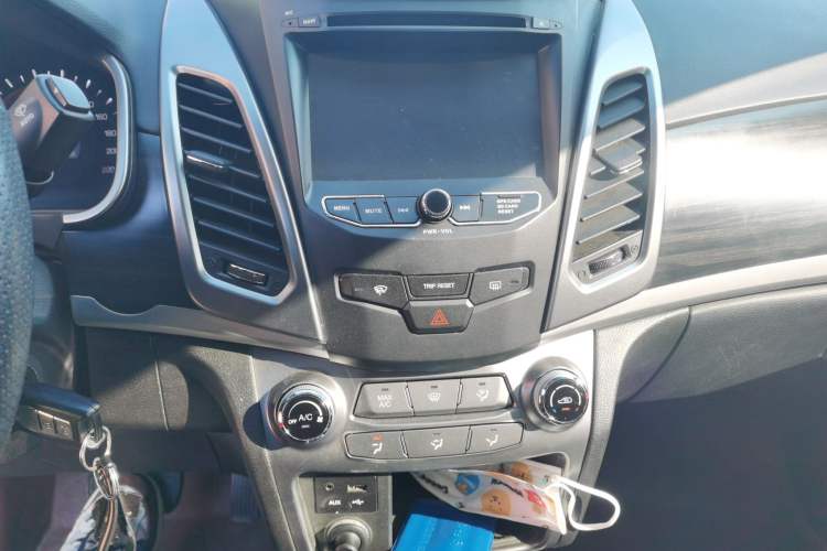 Used SsangYong Korando 2014 2.0L Gasoline Two-Wheel Drive Automatic Collection Edition Audio And AC Panel