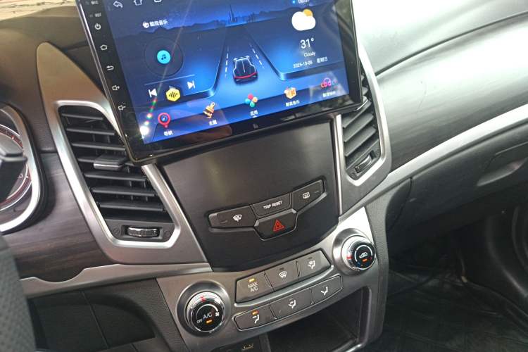 Used SsangYong Korando 2014 2.0L Gasoline Two-Wheel Drive Automatic Elite Navigation Edition Audio And AC Panel