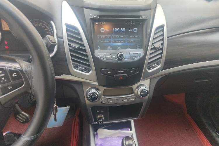 Used SsangYong Korando 2014 2.0L Gasoline 4x4 Automatic Luxury Navigation Edition Audio And AC Panel