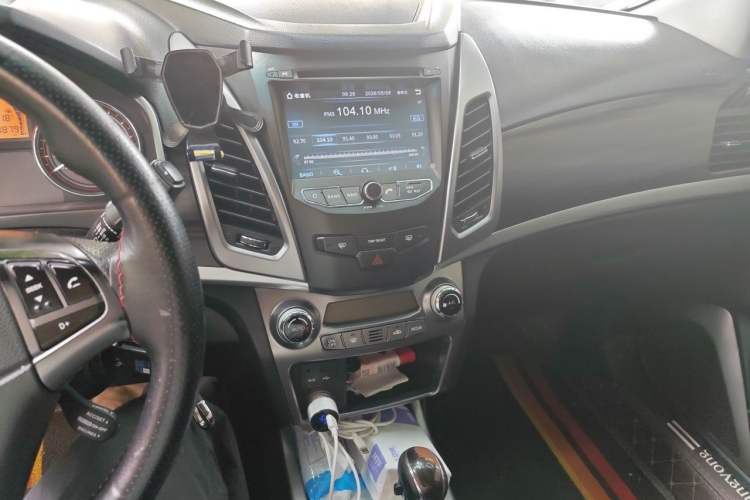 Used SsangYong Korando 2014 2.0L Gasoline 4x4 Automatic Luxury Navigation Edition Audio And AC Panel
