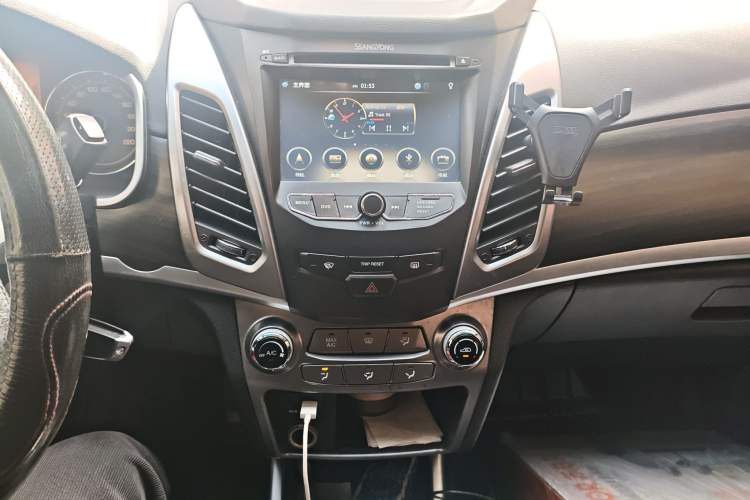 Used SsangYong Korando 2014 2.0L Gasoline Two-Wheel Drive Automatic Elite Navigation Edition Audio And AC Panel