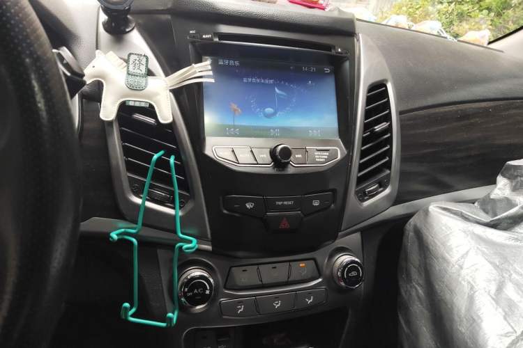 Used SsangYong Korando 2014 2.0L Gasoline Two-Wheel Drive Automatic Elite Navigation Edition Audio And AC Panel