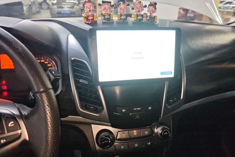Used SsangYong Korando 2014 2.0L Gasoline Two-Wheel Drive Automatic Elite Navigation Edition Audio And AC Panel