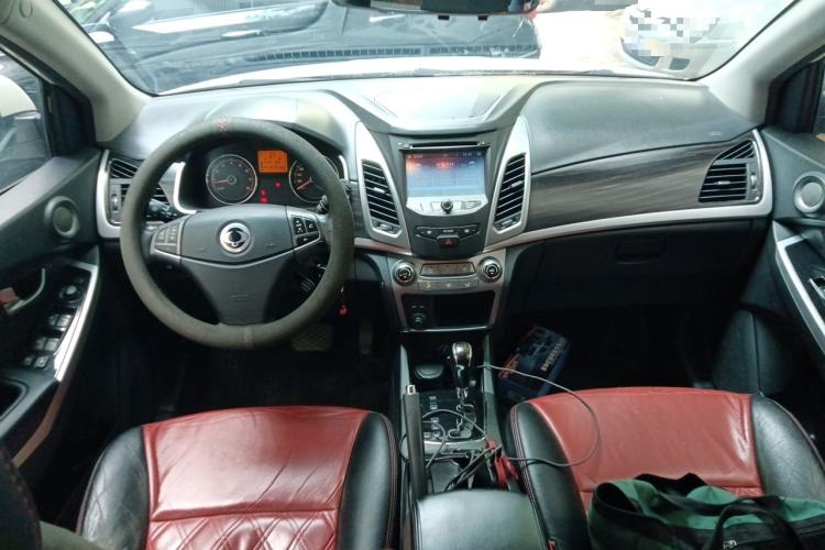 Used SsangYong Korando 2014 2.0L Gasoline Two-Wheel Drive Automatic Elite Navigation Edition Center Console
