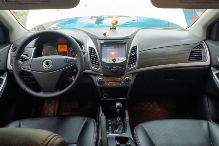 Used SsangYong Korando 2014 2.0L Gasoline Two-Wheel Drive Automatic Elite Navigation Edition Center Console
