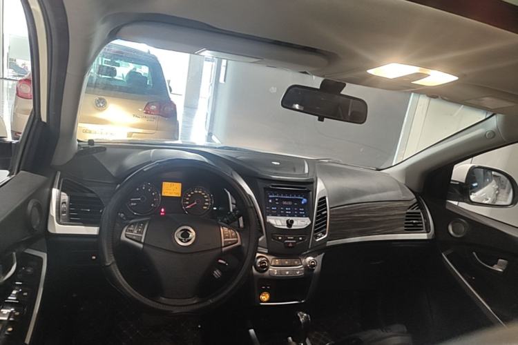 Used SsangYong Korando 2014 2.0L Gasoline Two-Wheel Drive Automatic Elite Navigation Edition Center Console