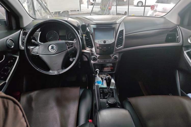 Used SsangYong Korando 2014 2.0L Gasoline 4x4 Automatic Luxury Navigation Edition Center Console