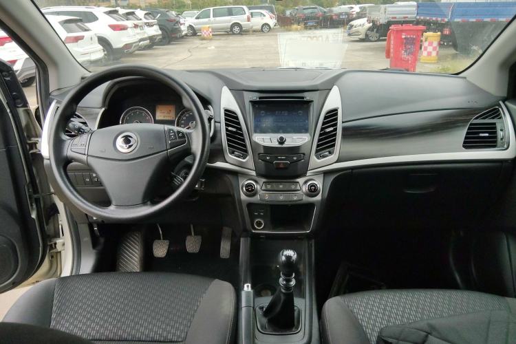 Used SsangYong Korando 2014 2.0L Gasoline Two-Wheel Drive Manual Comfort Navigation Edition Center Console
