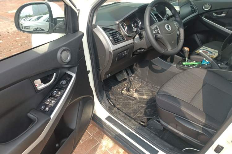 Used SsangYong Korando 2014 2.0L Gasoline Two-Wheel Drive Automatic Elite Navigation Edition Driver Seat