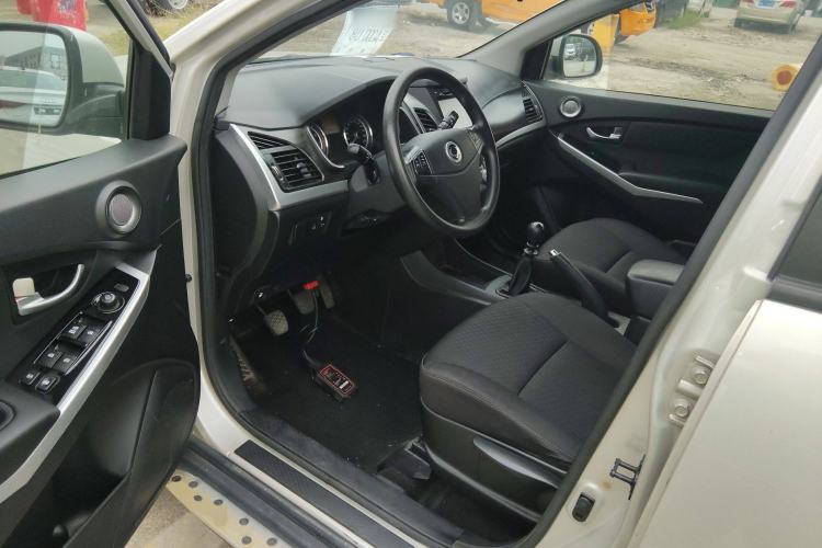 Used SsangYong Korando 2014 2.0L Gasoline Two-Wheel Drive Manual Comfort Navigation Edition Driver Seat