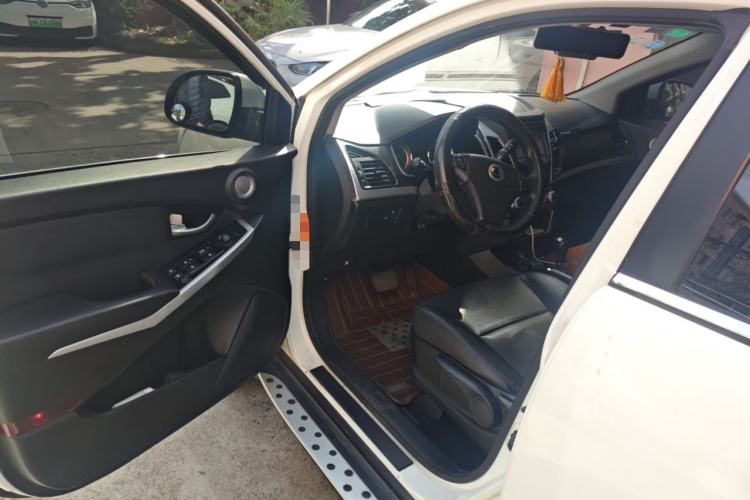 Used SsangYong Korando 2014 2.0L Gasoline Two-Wheel Drive Automatic Elite Navigation Edition Driver Seat