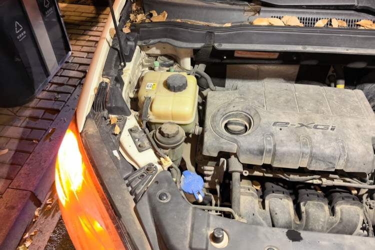 Used SsangYong Korando 2014 2.0L Gasoline Two-Wheel Drive Manual Comfort Navigation Edition Engine Bay Right