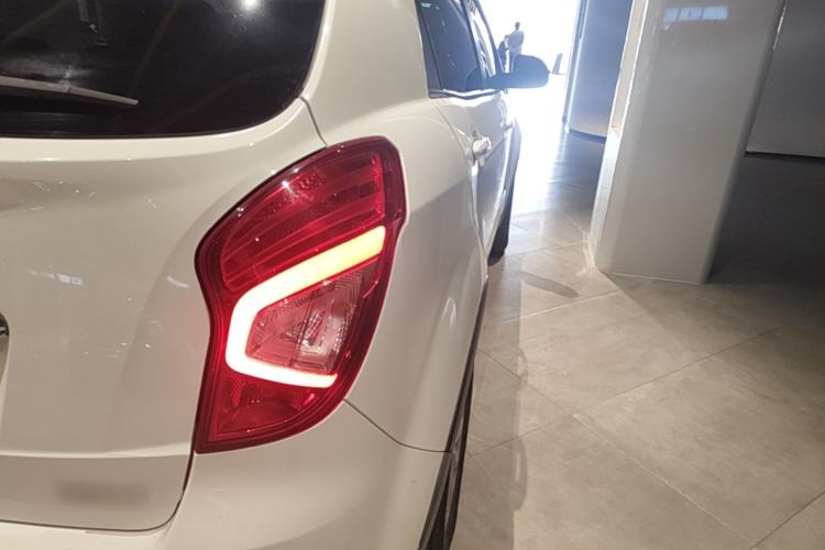 Used SsangYong Korando 2014 2.0L Gasoline Two-Wheel Drive Automatic Elite Navigation Edition Exterior 3