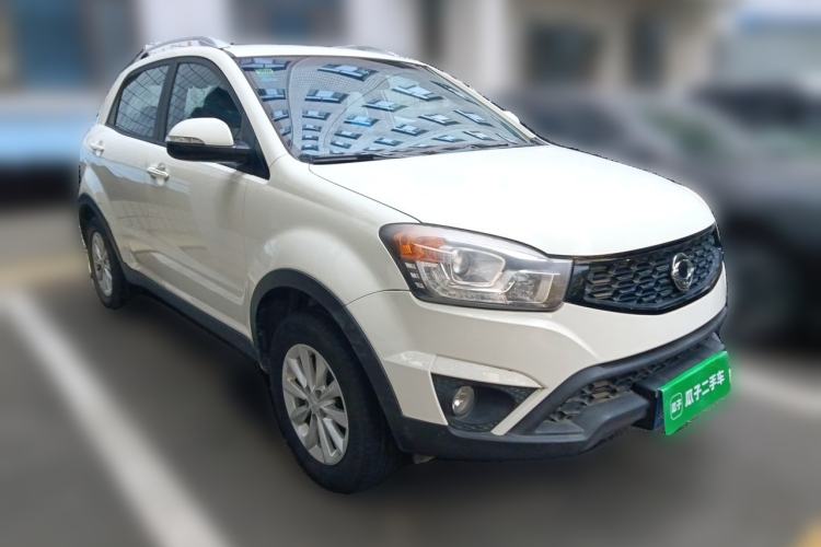 Used SsangYong Korando 2014 2.0L Gasoline Two-Wheel Drive Automatic Elite Navigation Edition Front Right 45 Deg