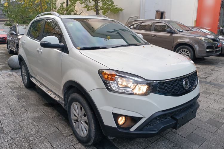 Used SsangYong Korando 2014 2.0L Gasoline Two-Wheel Drive Automatic Elite Navigation Edition Front Right 45 Deg