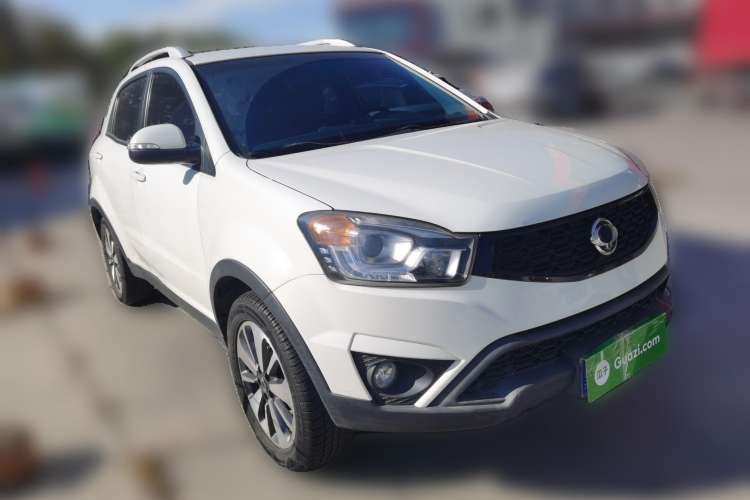 Used SsangYong Korando 2014 2.0L Gasoline Two-Wheel Drive Automatic Collection Edition Front Right 45 Deg