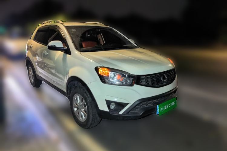 Used SsangYong Korando 2014 2.0L Gasoline Two-Wheel Drive Manual Comfort Navigation Edition Front Right 45 Deg