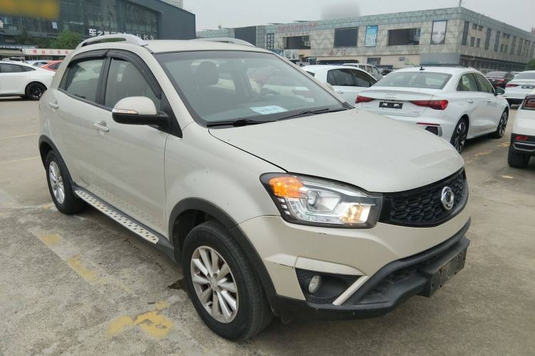 Used SsangYong Korando 2014 2.0L Gasoline Two-Wheel Drive Manual Comfort Navigation Edition Front Right 45 Deg