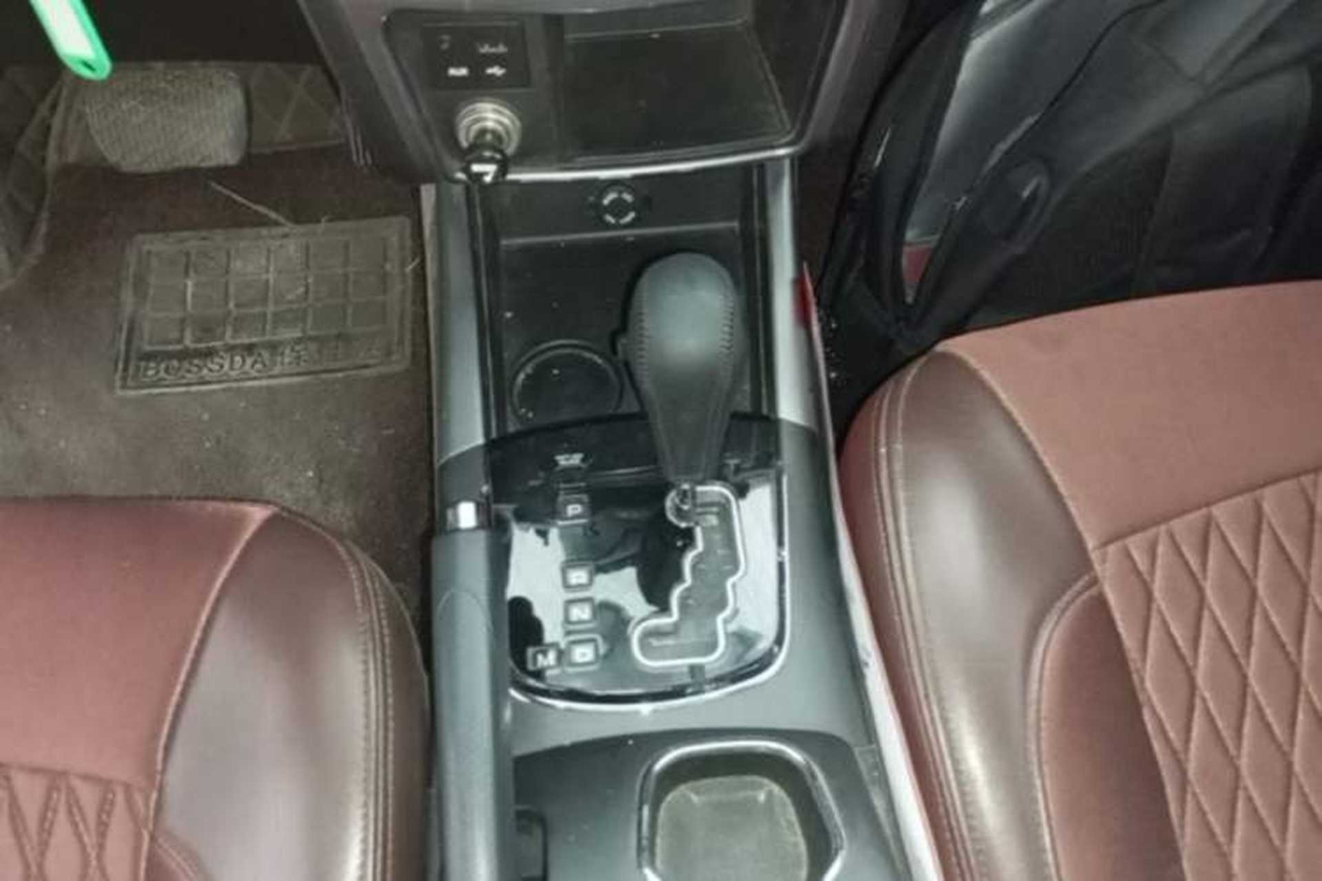 Used SsangYong Korando 2014 2.0L Gasoline Two-Wheel Drive Automatic Elite Navigation Edition Gear Lever