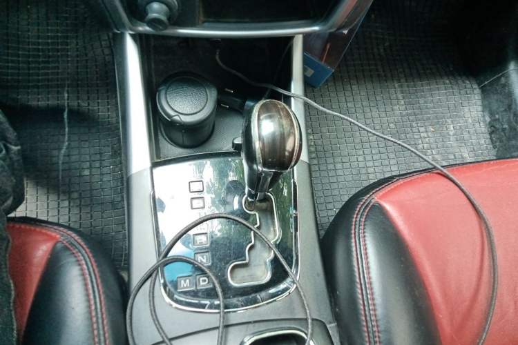 Used SsangYong Korando 2014 2.0L Gasoline Two-Wheel Drive Automatic Elite Navigation Edition Gear Lever