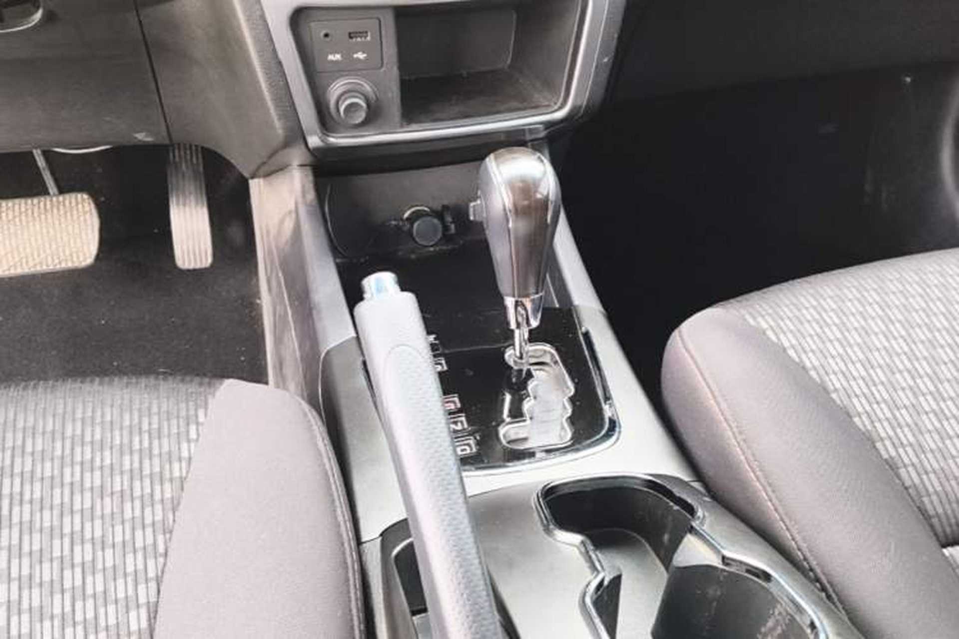 Used SsangYong Korando 2014 2.0L Gasoline Two-Wheel Drive Automatic Elite Navigation Edition Gear Lever