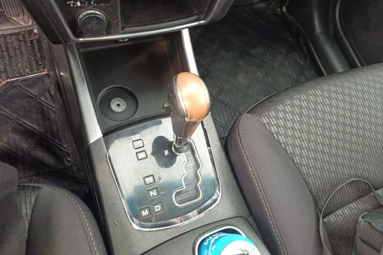 Used SsangYong Korando 2014 2.0L Gasoline Two-Wheel Drive Automatic Elite Navigation Edition Gear Lever
