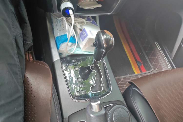 Used SsangYong Korando 2014 2.0L Gasoline 4x4 Automatic Luxury Navigation Edition Gear Lever