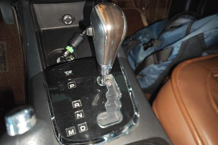 Used SsangYong Korando 2014 2.0L Gasoline Two-Wheel Drive Automatic Elite Navigation Edition Gear Lever