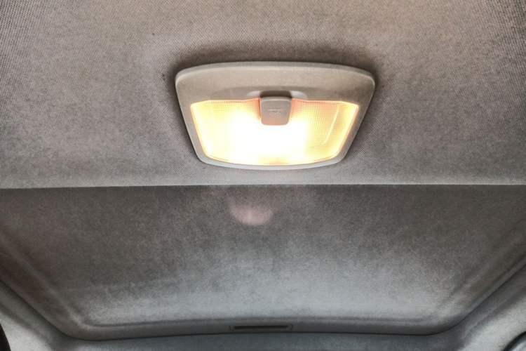 Used SsangYong Korando 2014 2.0L Gasoline Two-Wheel Drive Automatic Elite Navigation Edition Headliner
