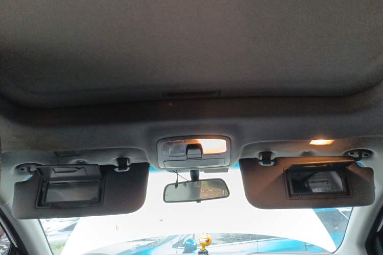 Used SsangYong Korando 2014 2.0L Gasoline Two-Wheel Drive Automatic Elite Navigation Edition Headliner