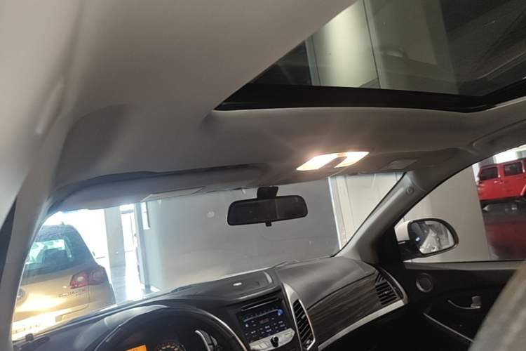 Used SsangYong Korando 2014 2.0L Gasoline Two-Wheel Drive Automatic Elite Navigation Edition Headliner