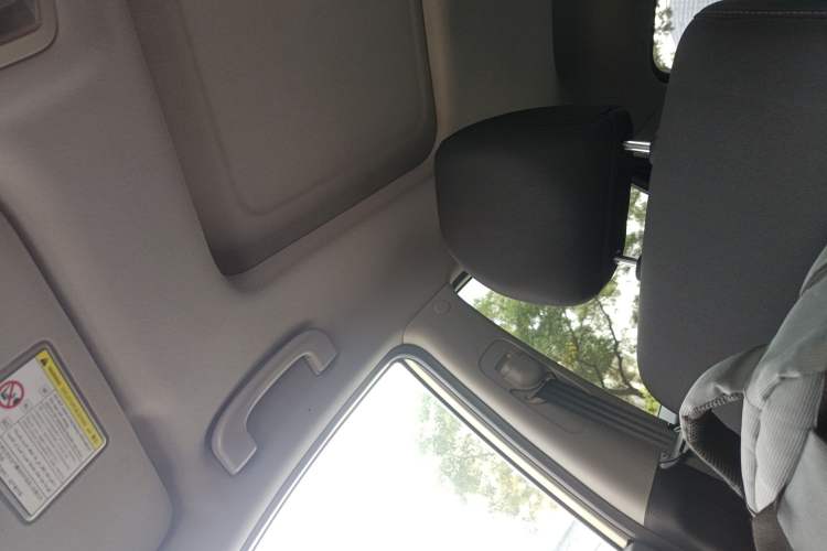 Used SsangYong Korando 2014 2.0L Gasoline Two-Wheel Drive Automatic Elite Navigation Edition Headliner